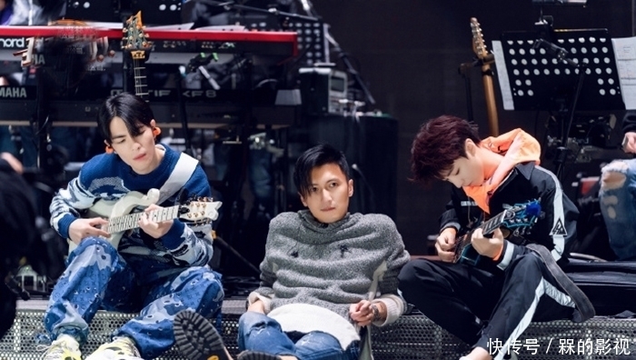 萧敬腾|表演系不怕表演,王俊凯示范壁咚,成新乐队团宠