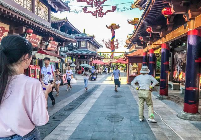 玩遍|最坑游乐园：免大门票项目却都单独收费，不买通票近千元才能玩遍