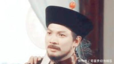  属下|将军如厕时无意间发现一群蚂蚁，给属下说马上撤离，违抗者斩