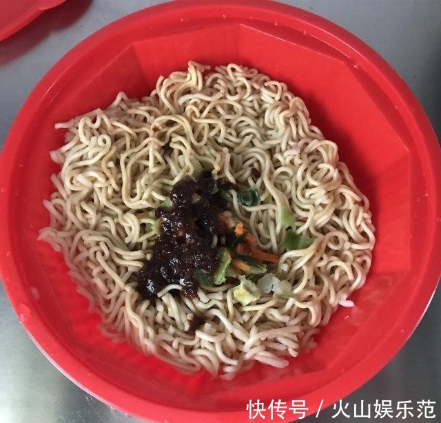 鸡蛋|鸡蛋酱拌面,面条Q弹、筋道又爽滑