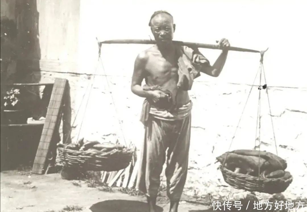 真实|清末真实照片，老汉田里有粮心里不慌，新娘霞披凤冠姿容俏丽