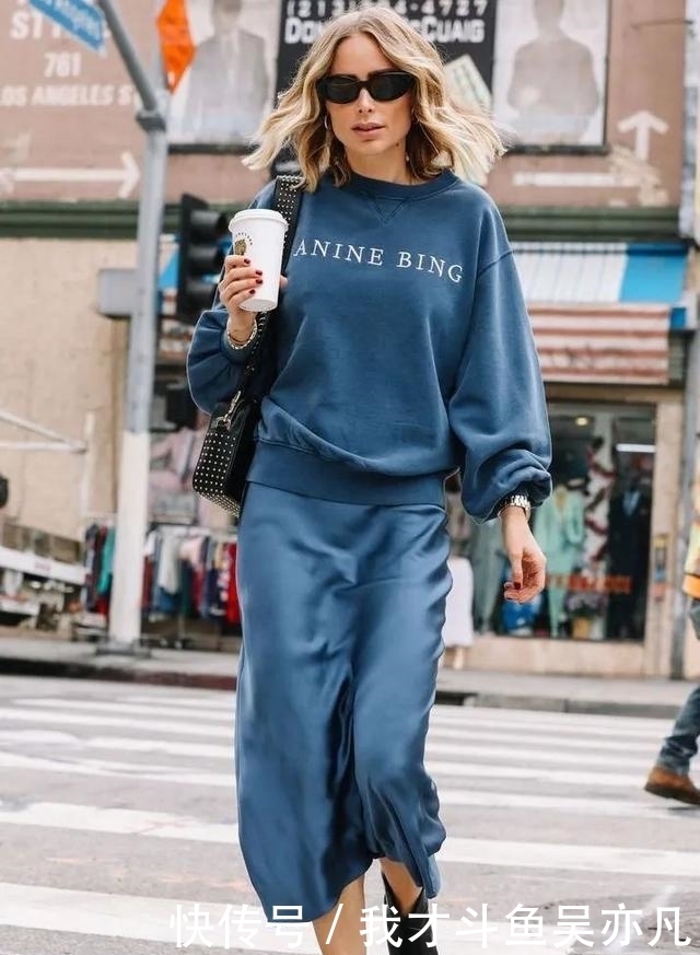卫衣|卫衣+半裙=早秋最火混搭套路,时髦炸了