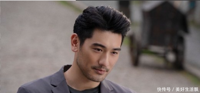 高以翔|彭昱畅砍椰子刀头分离后直接下树引争议,为节目效果不顾安全?