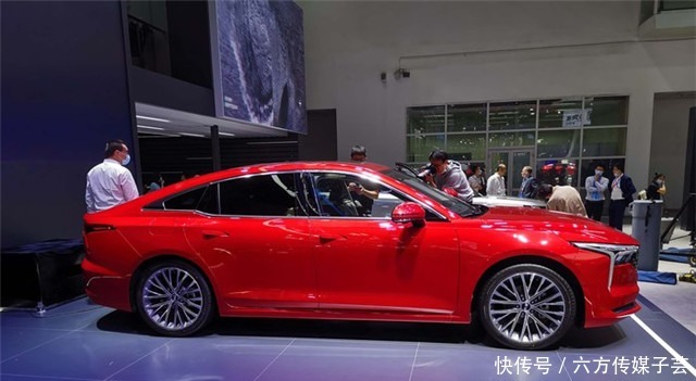 B70|全新奔腾B70非常漂亮,网友叫它凯迪拉腾,媲美合资的掀背轿跑