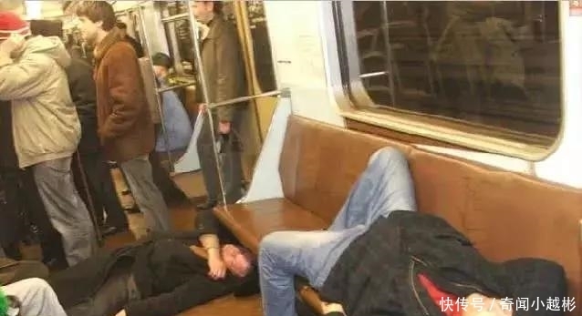 照片|为什么俄罗斯被称为战斗民族？看完这组地铁照片后，任何人都想拍下来