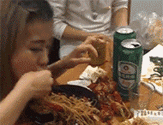 搞笑|搞笑GIF:我想知道这个是怎么开上去的?