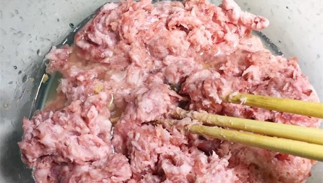 饭店|饺子好吃不在外形上,馅料是关键,这样调馅,包出饺子比饭店香