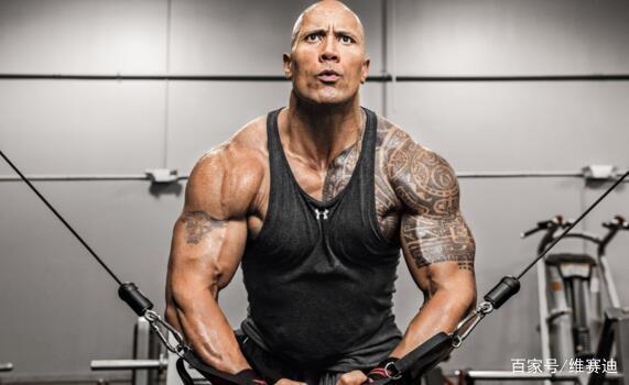 兄弟|为何这两个光头硬汉撕着撕着又变回兄弟了?说白了就是利益而已