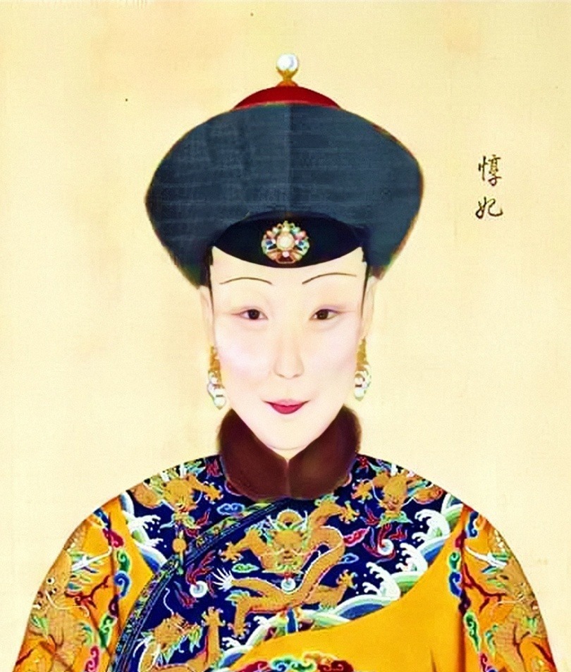 乾隆帝|乾隆和12个老婆的画像，图15比乾隆小47岁，图3是乾隆真实的相貌