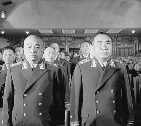 咋办|1955年授衔时,3000多名老红军连校级军衔都评不上,最后咋办了?