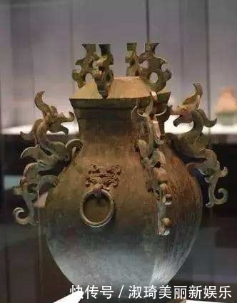 中国|暴雨冲出中国最早的石刻文字,刻有19字,却揭开了2000年神秘古国