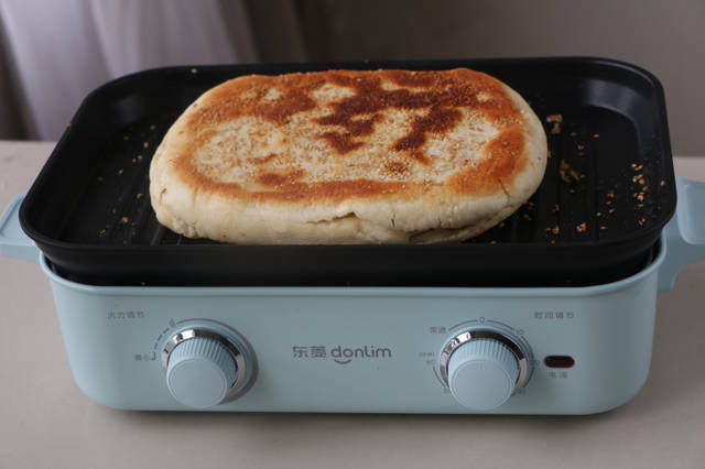 面食|夏天就馋这面食,一周要吃2回,外脆里软层次多,早餐上桌就光盘