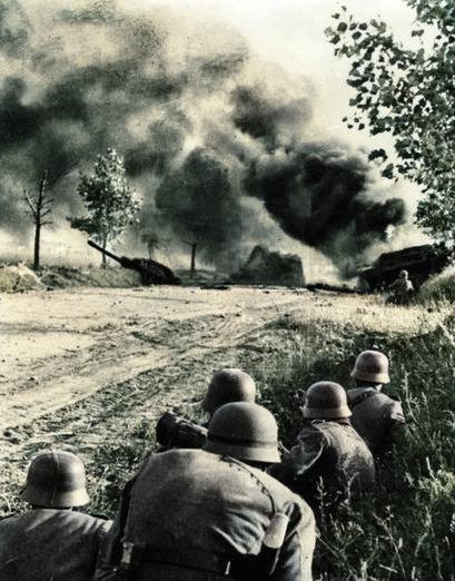 噩恶|二战老照片:“铁拳”是盟军坦克的噩恶,德军一种制式装备很多余