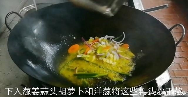 烧鸡|淮扬菜大厨改良员工餐将香菇烧鸡这么做,鲜香微辣,开胃下饭