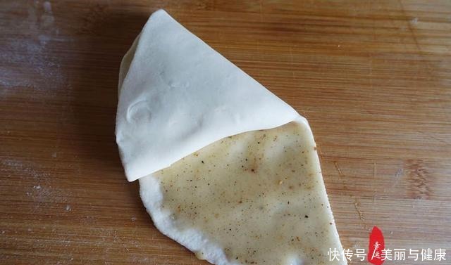 鸡蛋|三种不同的鸡蛋饼,制作方法各异,您更喜欢哪一种