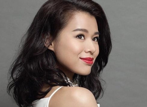 胡杏儿|胡杏儿小儿子长大了!与妈妈同游迪士尼显兴奋,身边不见哥哥陪伴