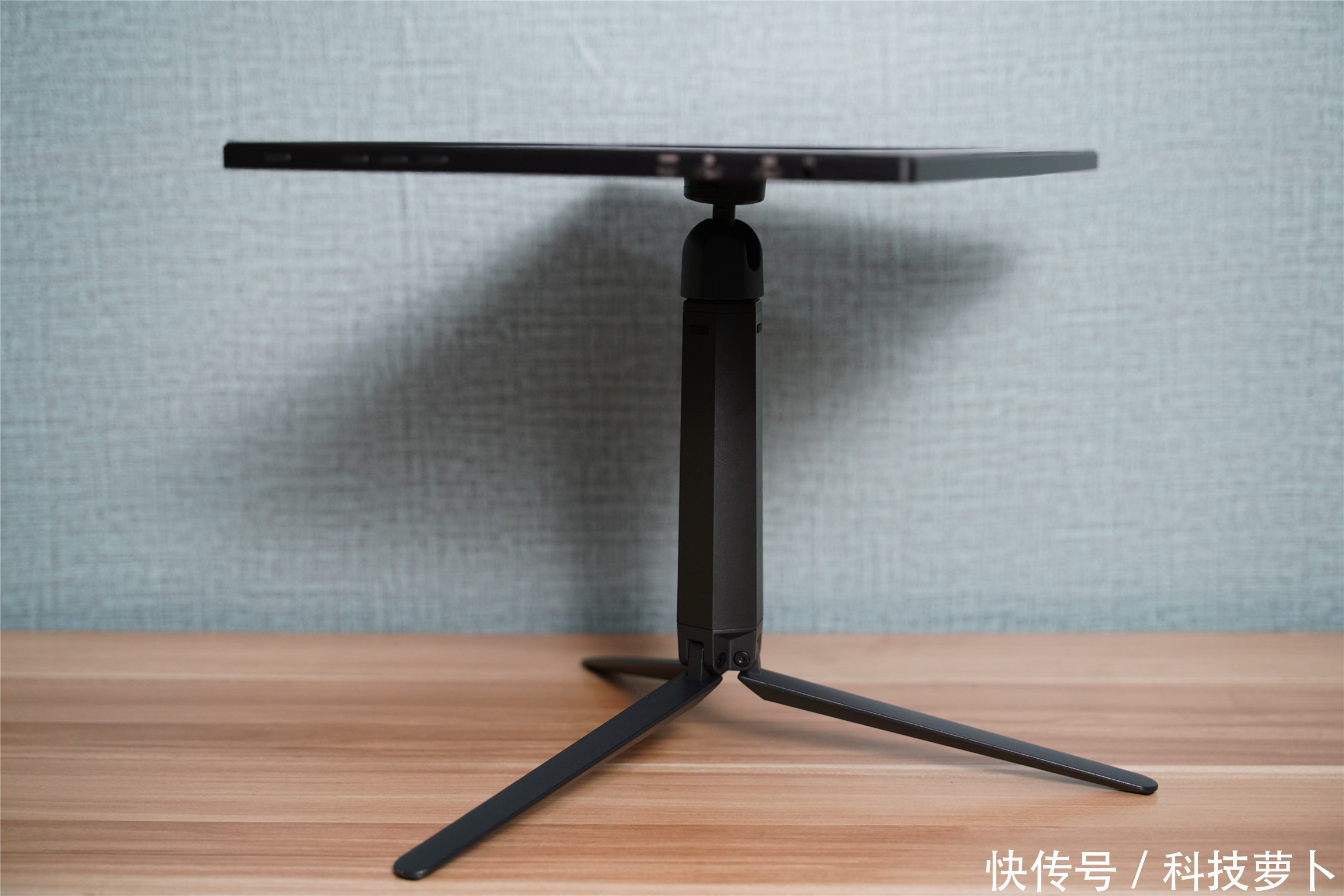  全球|全球首款240Hz+3ms电竞便携显示器，ROG XG17AHP评测