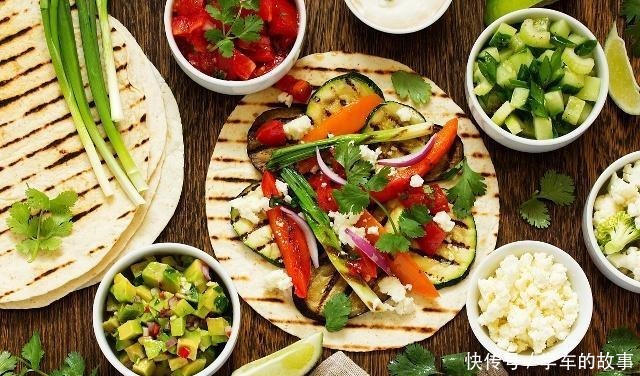 评论|婆婆做的晚餐,有荤有素粗细搭配,发圈后,朋友评论说,难怪瘦了