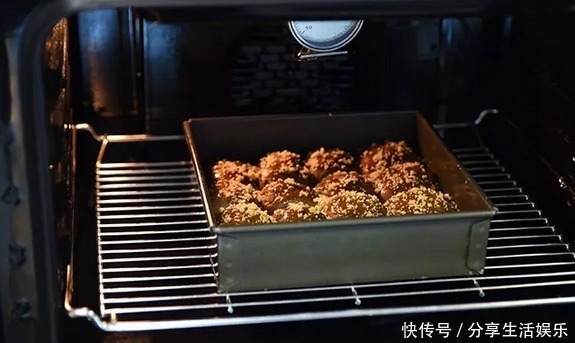 不甜|大叔家的烘培系列黑凤梨面包,味道很赞,不甜不腻,家人爱吃!