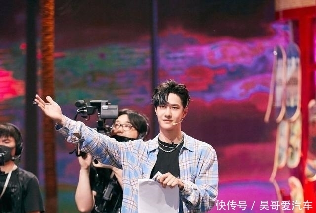 选手|选手舞蹈抄袭王一博霸气叫停,网友:他自己的舞蹈不也抄袭了吗