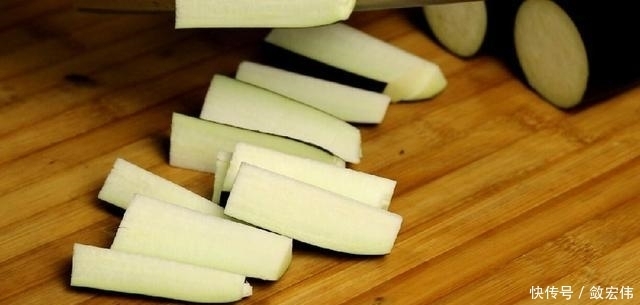  油腻|无论怎么炒茄子，都不要先放油，搞错了茄子难吃又油腻