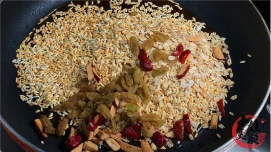 冰糖|把1碗“生大米”倒入滚烫的油锅里,会做成一道什么样的美味