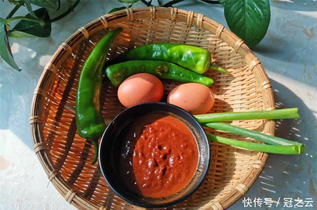  离不开|东北人夏季离不开的鸡蛋焖子，好吃又好做，开胃又下饭