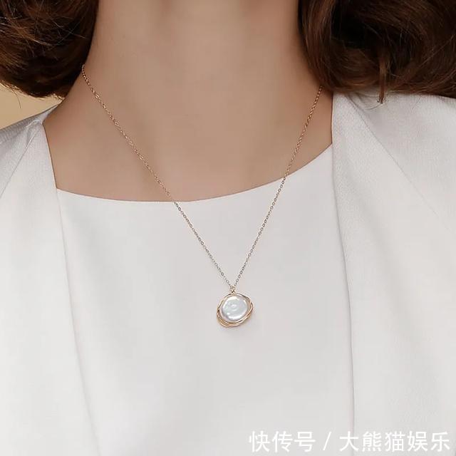 珍珠饰品|年轻人越来越爱珍珠配饰，看看都有哪些明星带火的款