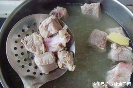 鲜肉|秋天炖排骨,别只会放萝卜块,换成“它”,汤鲜肉嫩,清热又润肺
