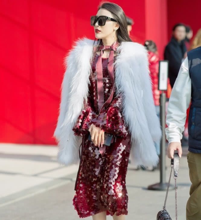  高跟鞋|最近小姐姐的“高跟鞋”火了，春季穿刚刚好，搭配裙子美翻了