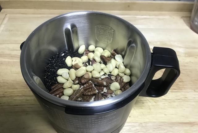 南方人|面粉炒一下,热水冲泡,营养可口,北方人常吃,南方人吃过的不多