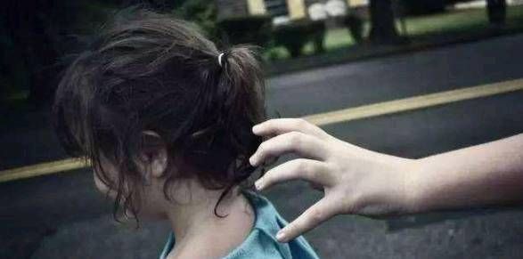  发现|5岁的儿子被人贩子绑架，3小时后被发现他的父母几乎认不出他了