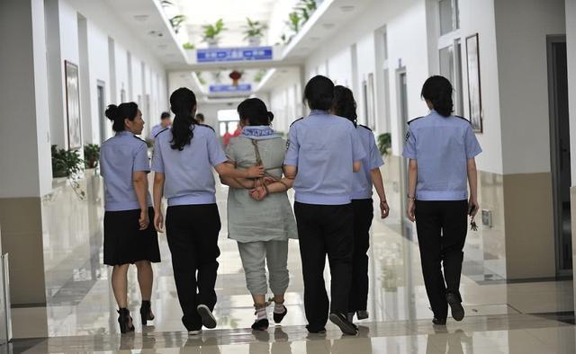 出钱|死刑犯被执行枪决时，要自己出钱买子弹，那没钱买子弹的怎么办？