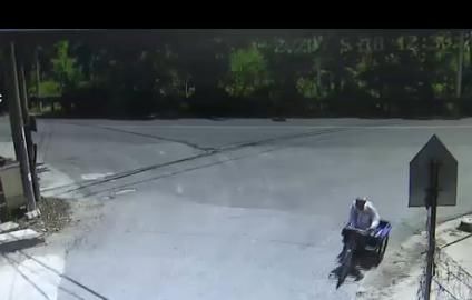 水沟|江苏84岁老人摔倒,路人扶起反被讹2000,家人有生命危险快赔钱