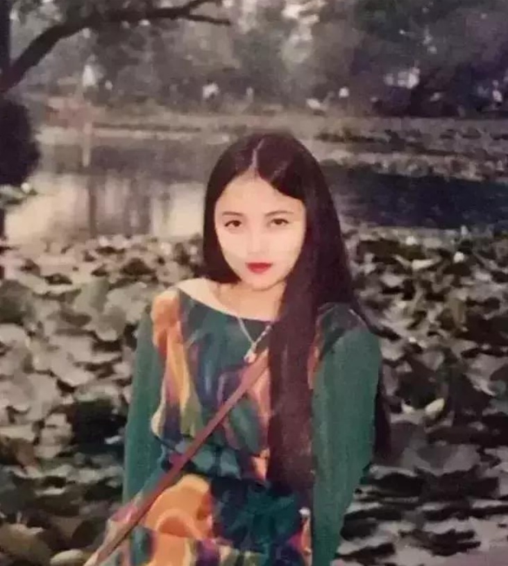 老照片|老照片:80年代妈妈的老照片,那个年代的才是真正的没有PS的美