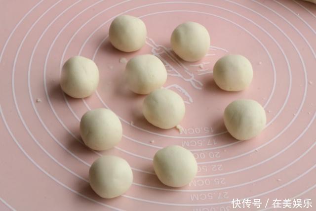 土豆|土豆新吃法,搓一搓蒸一蒸,上桌之后家人吃到汤汁都不剩