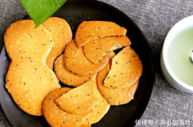 芝麻|童年时吃的芝麻脆饼,教你家常做法,简单搅一搅,又香又脆