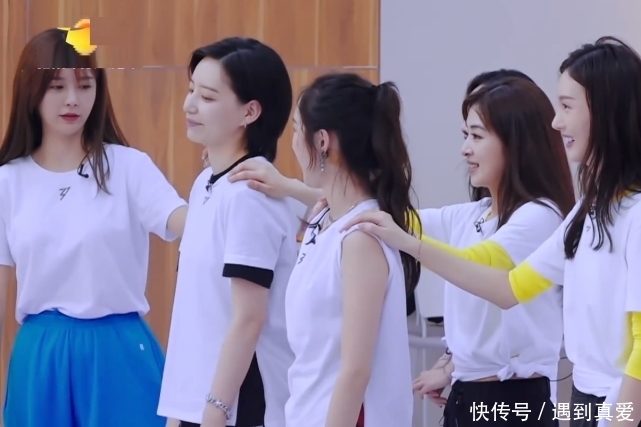  沈梦辰|《乘风破浪的姐姐》沈梦辰和队友互扯头发，张含韵起哄，金晨助威