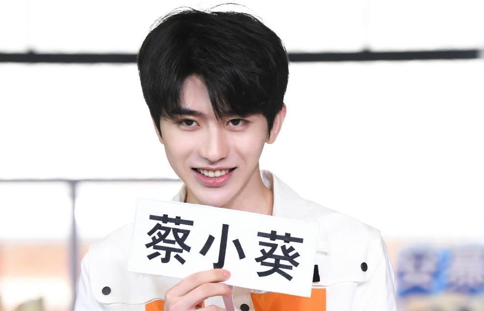 家族|跑男家族集体秀名牌,大家都有“小”字,只有郭麒麟“搞特殊”