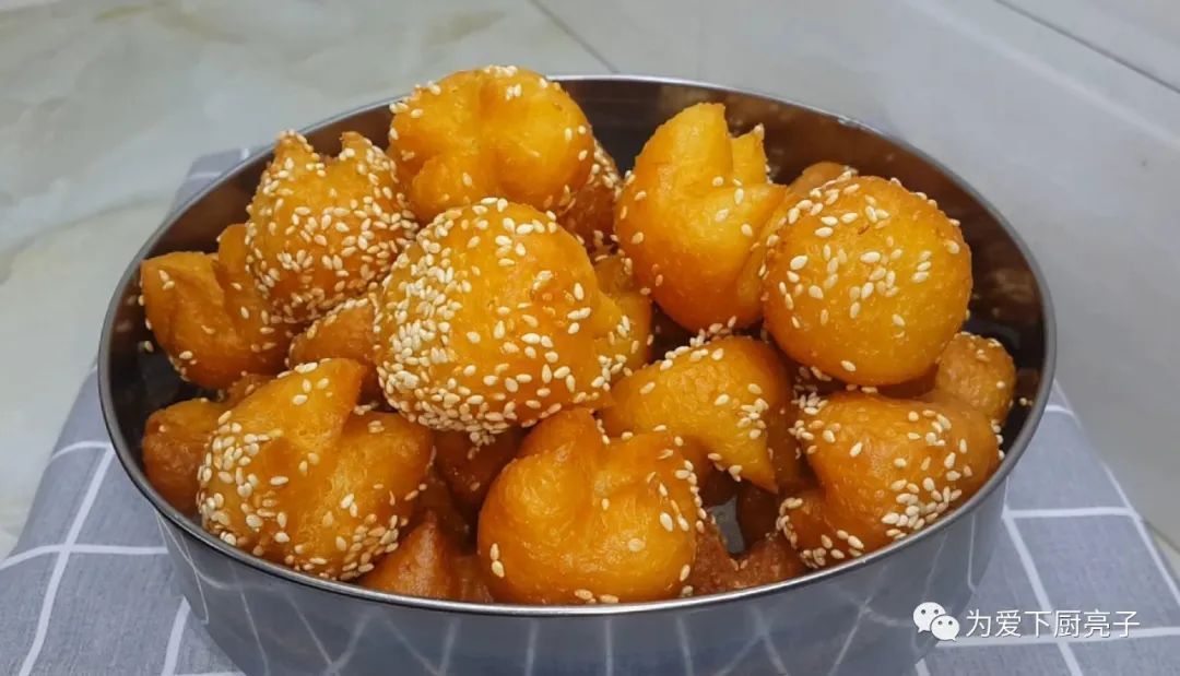  简单|红薯这么做太香了，加1碗面粉，个个松软香甜，出锅孩子们全抢光