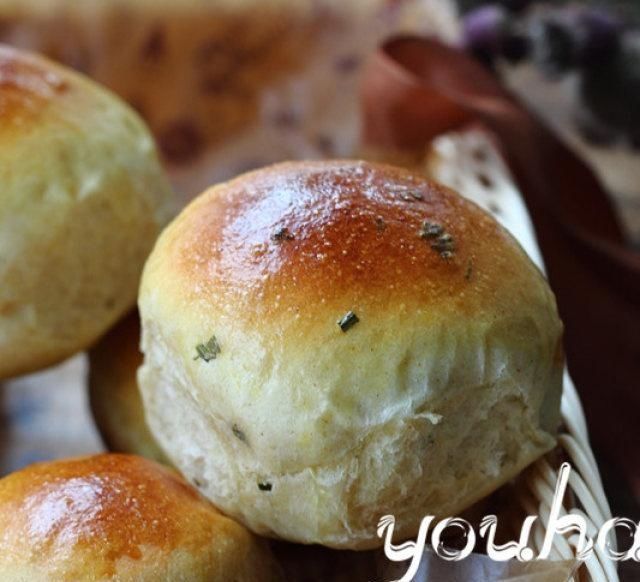  口吃|一款操作简单的餐包，添加了白味噌和葱花，空口吃味道也是棒棒的