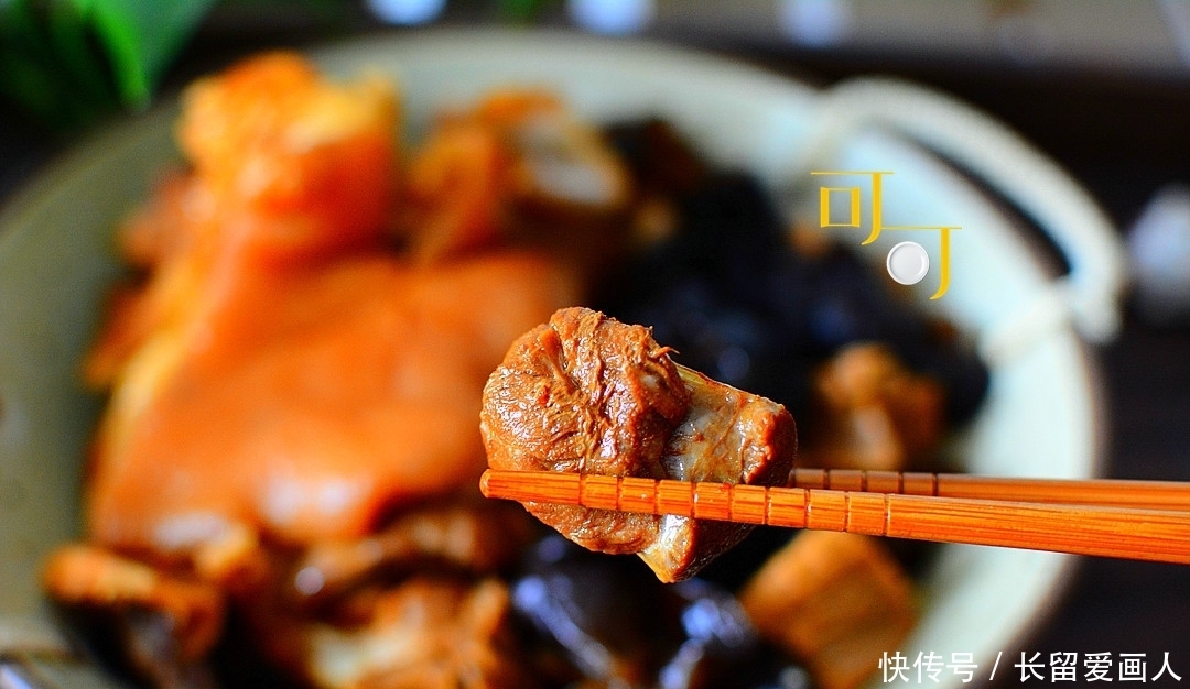 步骤|肉香满溢的蹄髈烧法,笋干和木耳更受欢迎,炖一锅一家人吃两餐