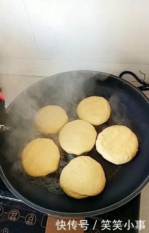  做出|玉米面新吃法，一碗熟油，筷子一搅，这样做出锅就被抢光