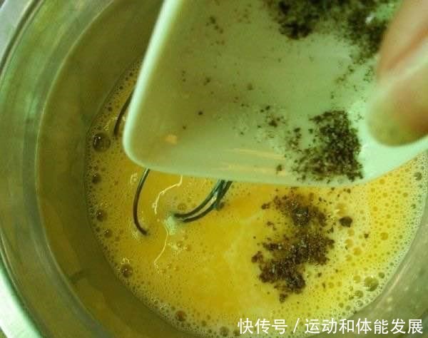 创意|鸡蛋饼做法的创意甜品,画一画煎一煎,轻松解锁双色蕾丝蛋卷