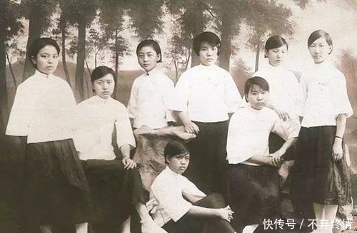 日军|老照片:民国政府官员集体和希特勒合影,日军在阎锡山老宅前留影