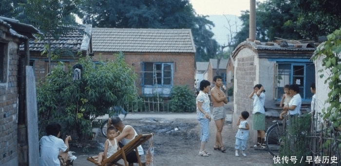  日子|美国人拍摄的30年前中国夏天: 没有空调的日子, 人们是这样过夏天的