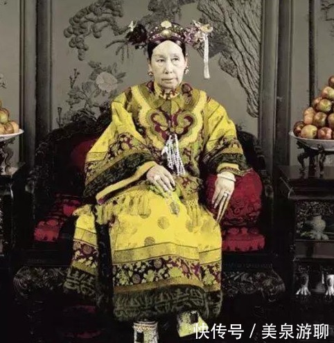 清朝|清朝除了裹脚，后宫女子穿什么鞋子，和电视剧中完全不一样