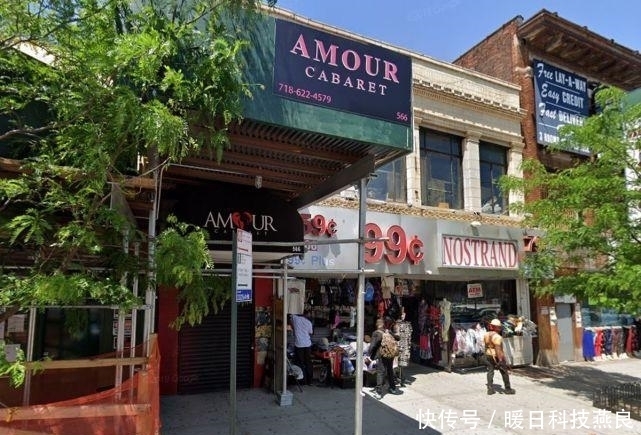  追进|美国男子在大街上被人持枪打伤后躲进商店，对方追进店内将其杀死