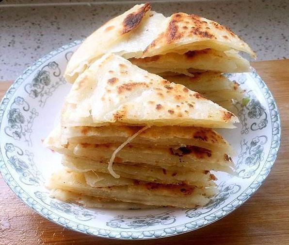 发干|烙饼发干发硬?别再只会开水烫面了,牢记这2点,烙饼柔软层次多