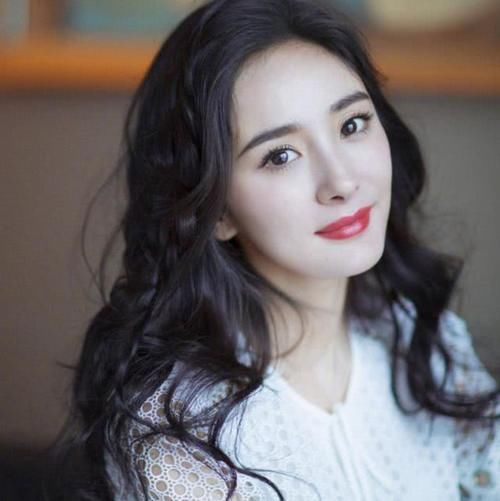 蔡徐坤|《青春有你2》嘉行选手出场,蔡徐坤cue了杨幂,引起了误会